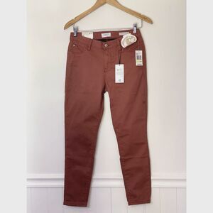 Curve Jeggings Colored Pants Size 4/27 Tummy Tuck Tech NEW Neutral g31